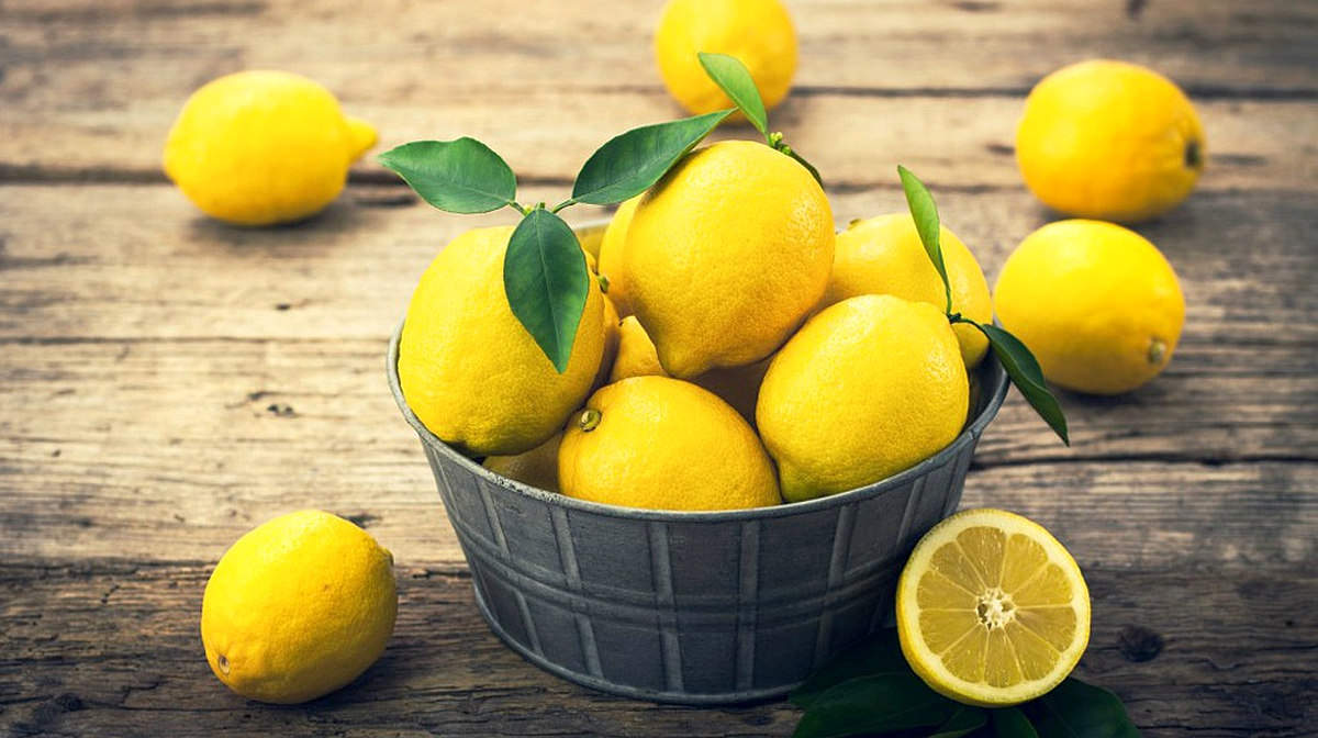 Feature | Things You Didn’t Know About Lemons and Alkaline Water